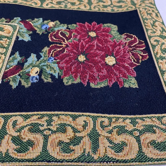 Set of 4 Reversible Christmas Placemats – Poinsettia Tapestry with Green Backing - Picture 4 of 16